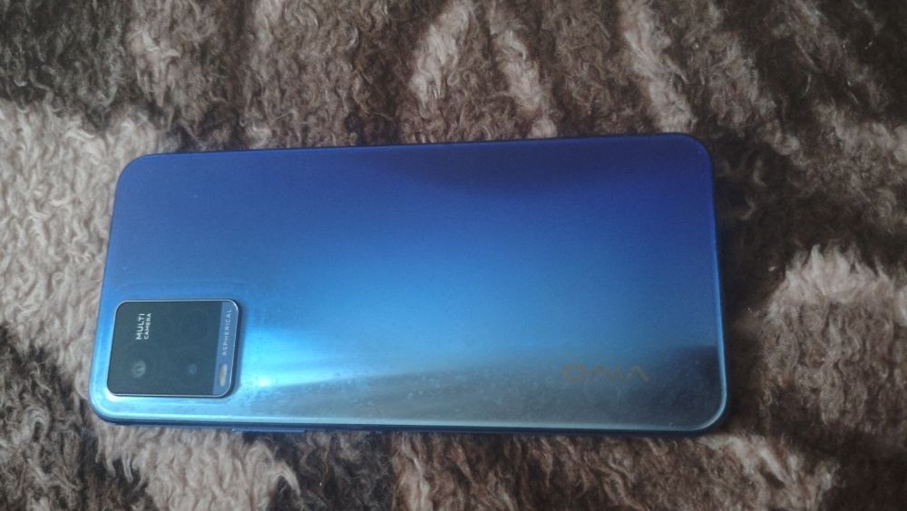 Продам смартфон vivo y21