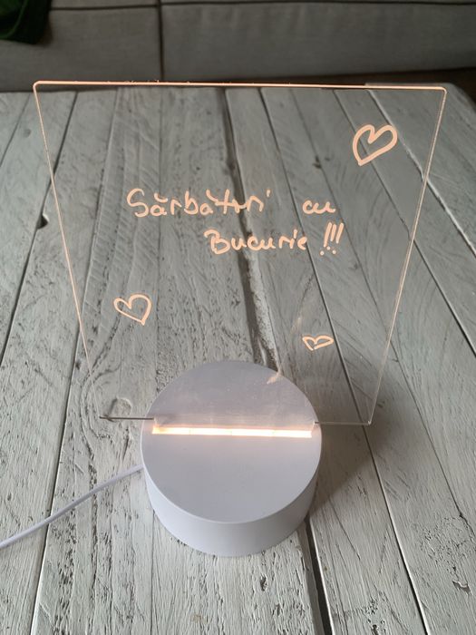 Lampa usb cu tablita si carioca alba.