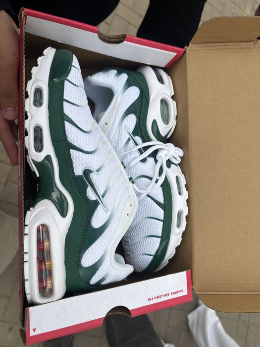 Кроссовки новые nike