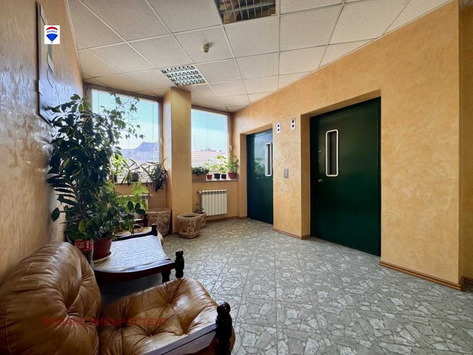 Дава се под наем Офис в Русе, Широк център - 110 кв.м за 561 € - Снимка #4