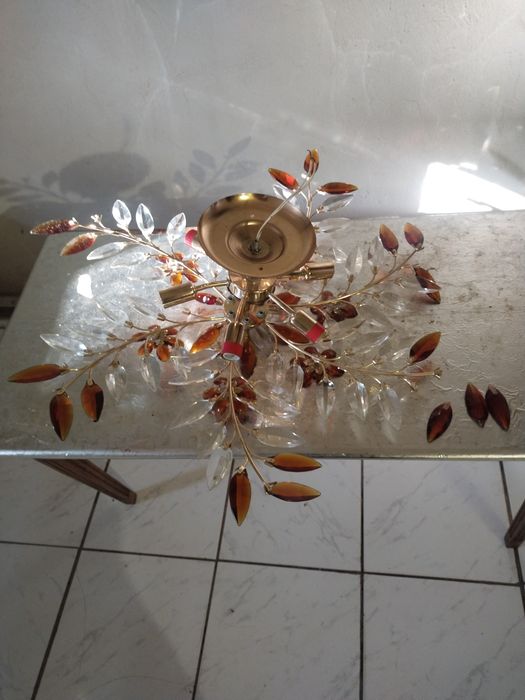 Продам люстру листики