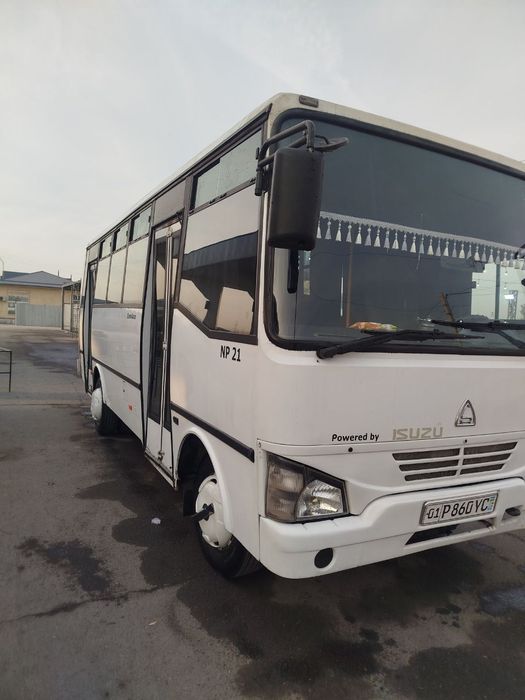 Srochna sotiladi ISUZU avtobus 2013 yil