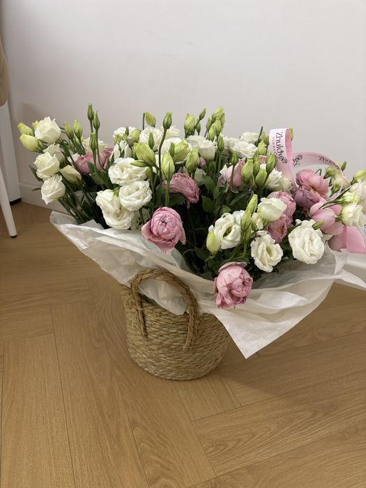 Цветы в корзинке