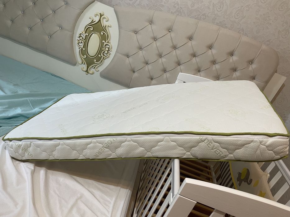 Patut si saltea din lemn masiv cu laterala culisabila 120 x 60 cm