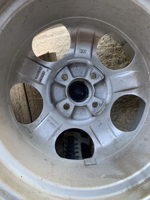 Vand jante cu cauciucuri