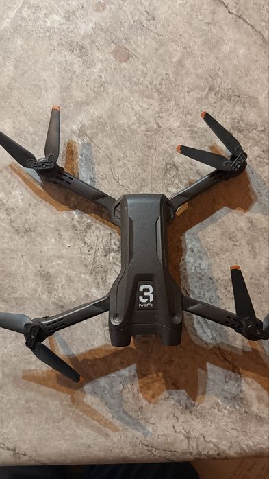 Vând dron fără controller!