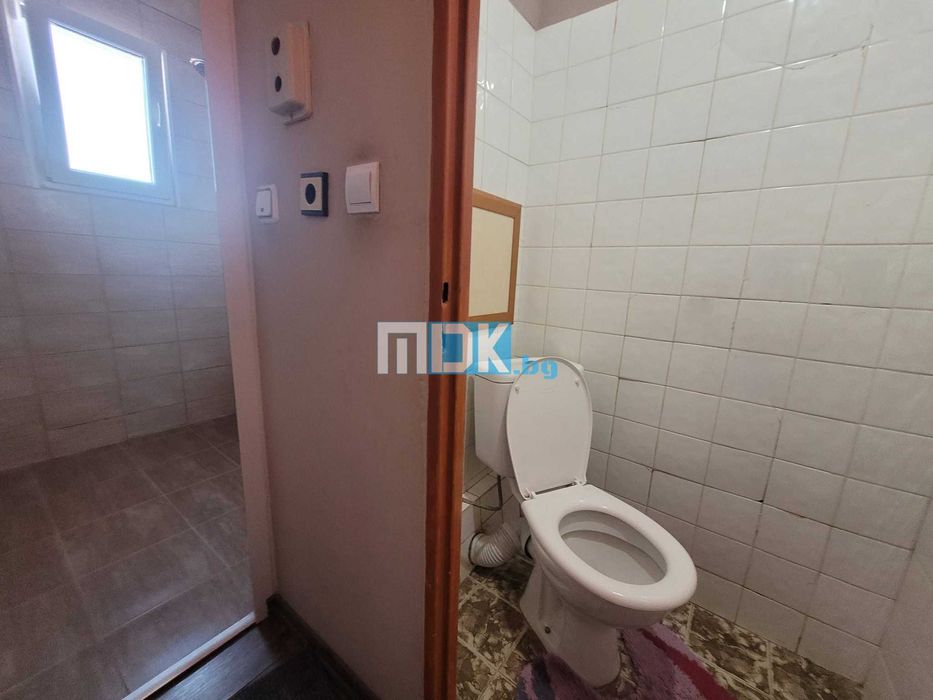 Голям реновиран и обзаведен 3-стаен Коматево