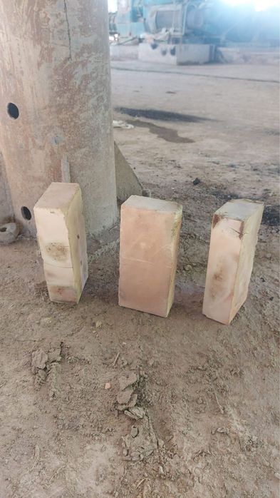 Красный жженый кирпич