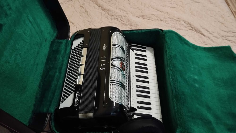Акордеон Super Fias Stradella 120 баса професионален