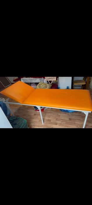Срочно продам кушетку