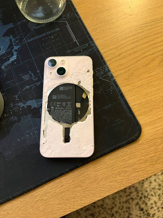 IPhone 13 mini roz - smashed to bits