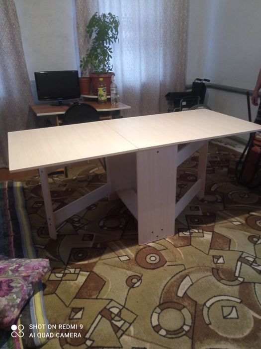 Продам стол книжку