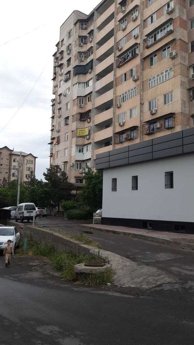 Шаҳар марказида  2/3 хонали уй сотилади!