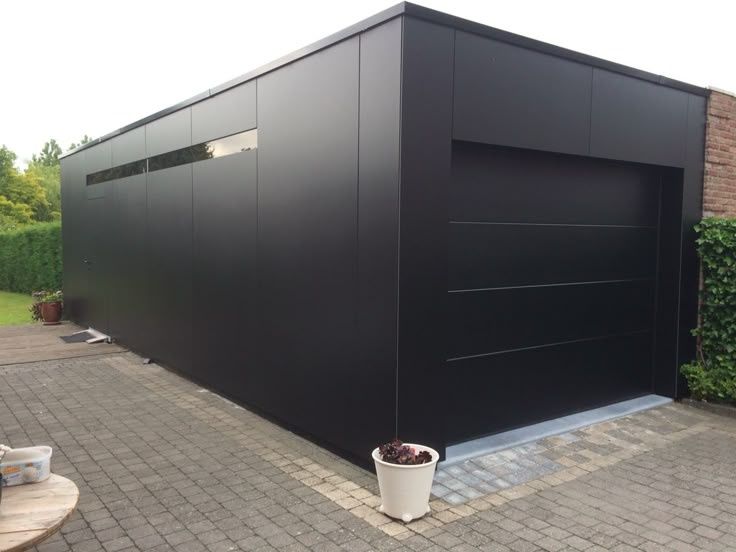 Garaje auto pe structura metalica învelite cu panouri sandwich