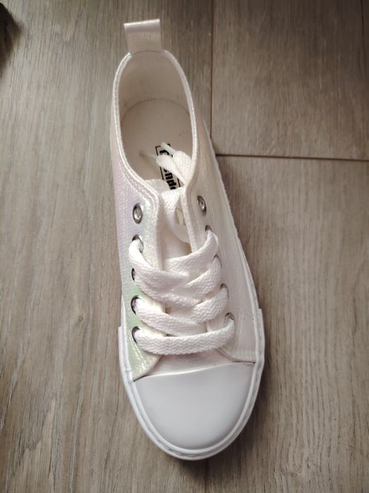 Продавам нови детски кецове 31