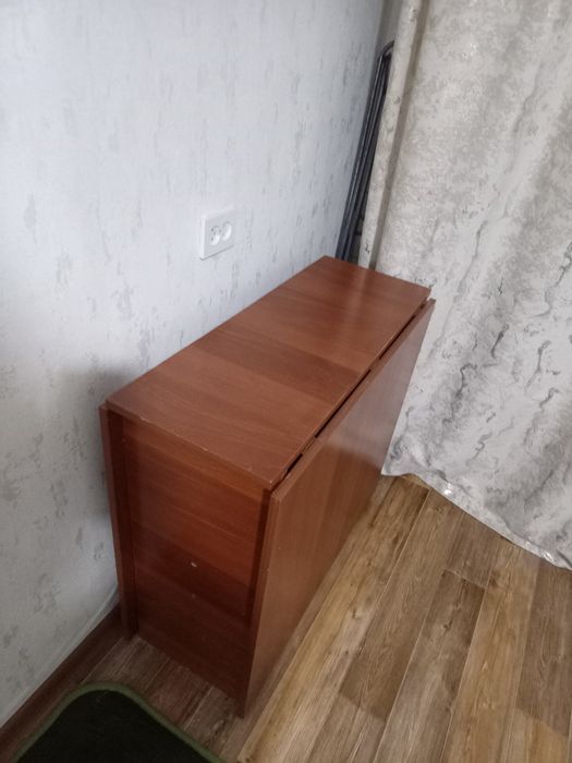 Продам стол книжка