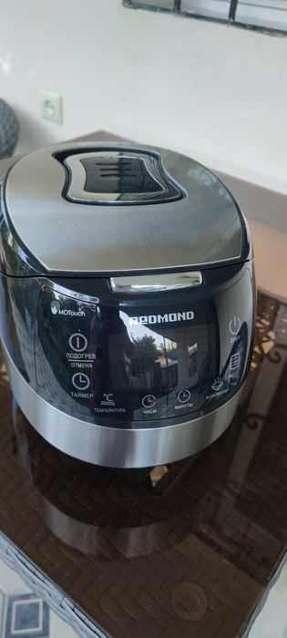 Мультиварка редмонд. Б/у. В отличном состоянии