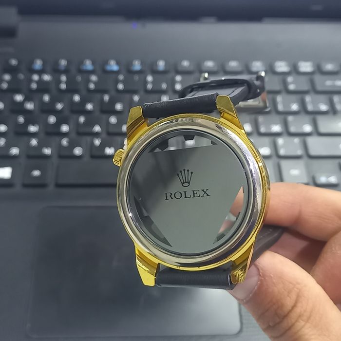 Rolex soat sotiladi