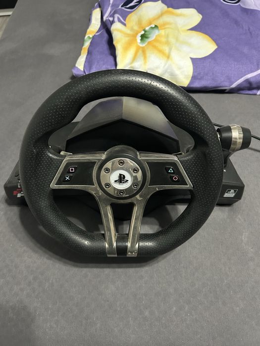 se vinde volan de ps4 + pedale
