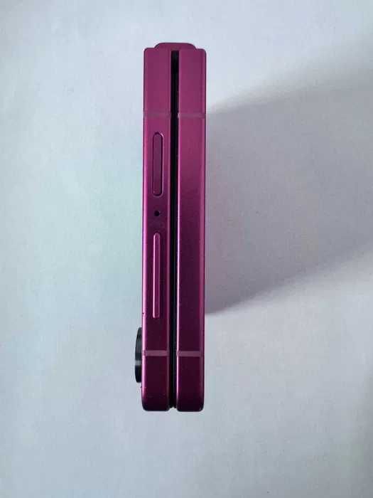 Vând Samsung Galaxy Z Flip 7 (256GB), culoare Coral Red