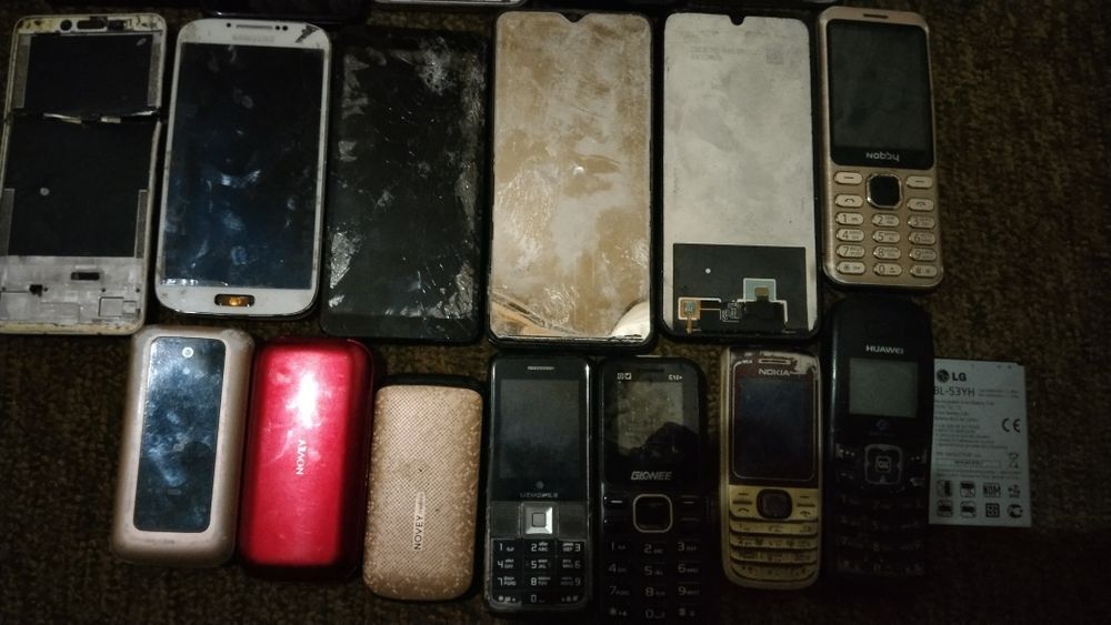 Телефоны на запчасти.