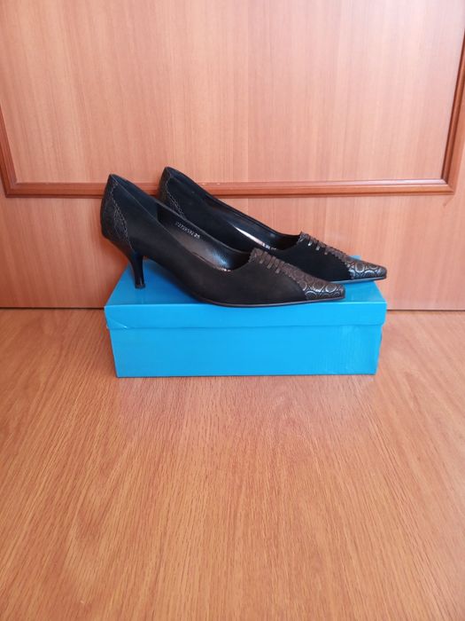 Туфли женские остроносые