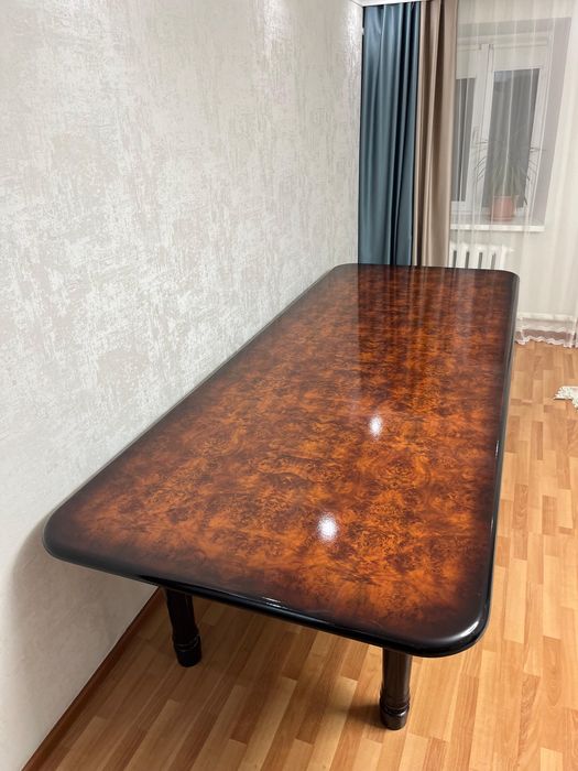 Продам деревянный стол