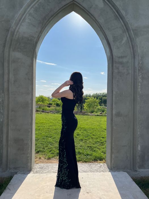 Rochie eveniment cu paiete si trena