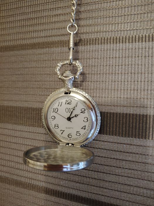 Ceas de buzunar 250 lei.