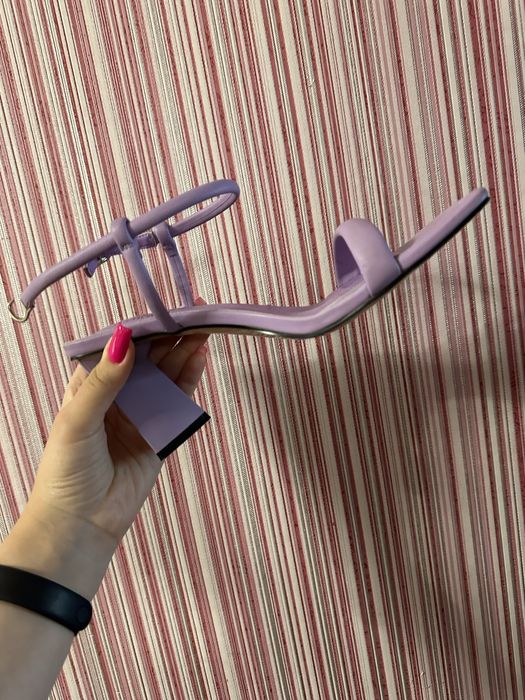 Босоножки фиолетовые