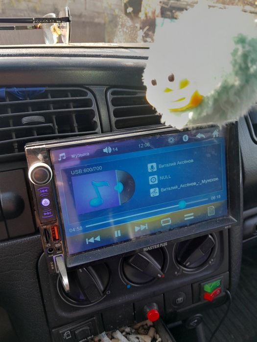 Авто магнитола простая