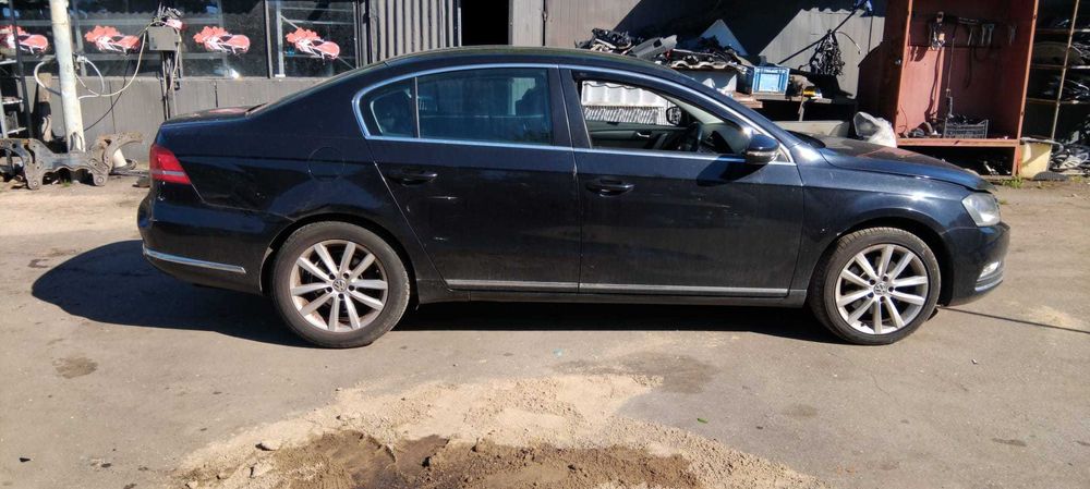 Dezmembrez Volkswagen Passat B7 1.6 TDi an 2011 cod motor CAY