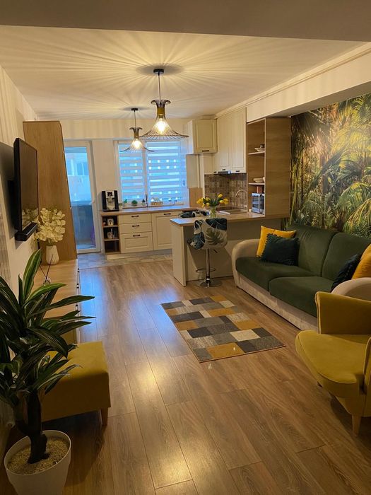 Vand apartament 3 camere decomand