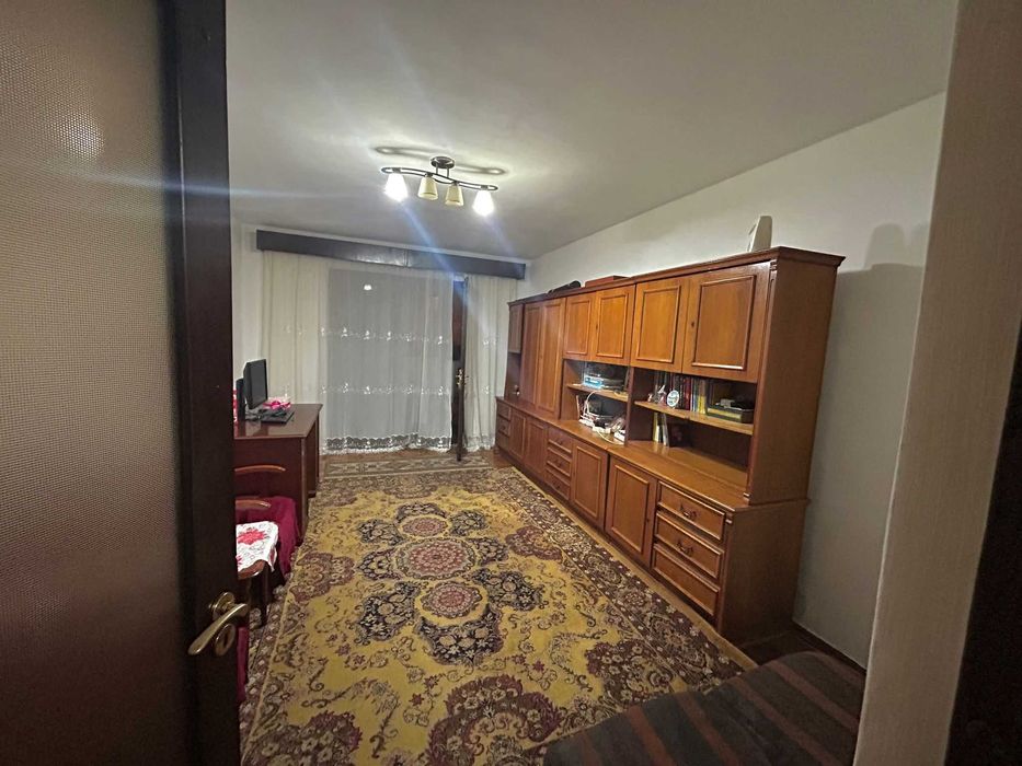 Apartament 3 camere de vânzare -spațios, luminos, balcon mare - str. Cutezanței