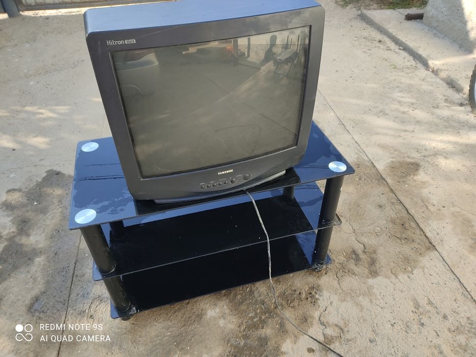 Продам телевизор с подставкой