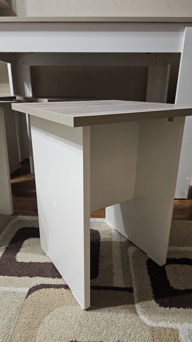 Стол с табуретками