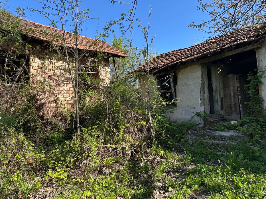 ПРОДАВАМ място готово за строеж в махала Баба Стана с. Орешак