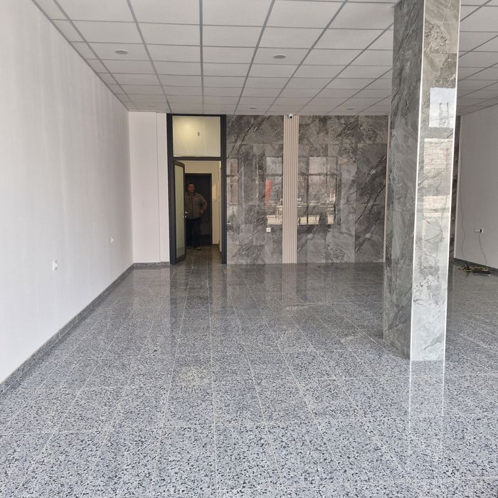 Давам под наем търговско помещение