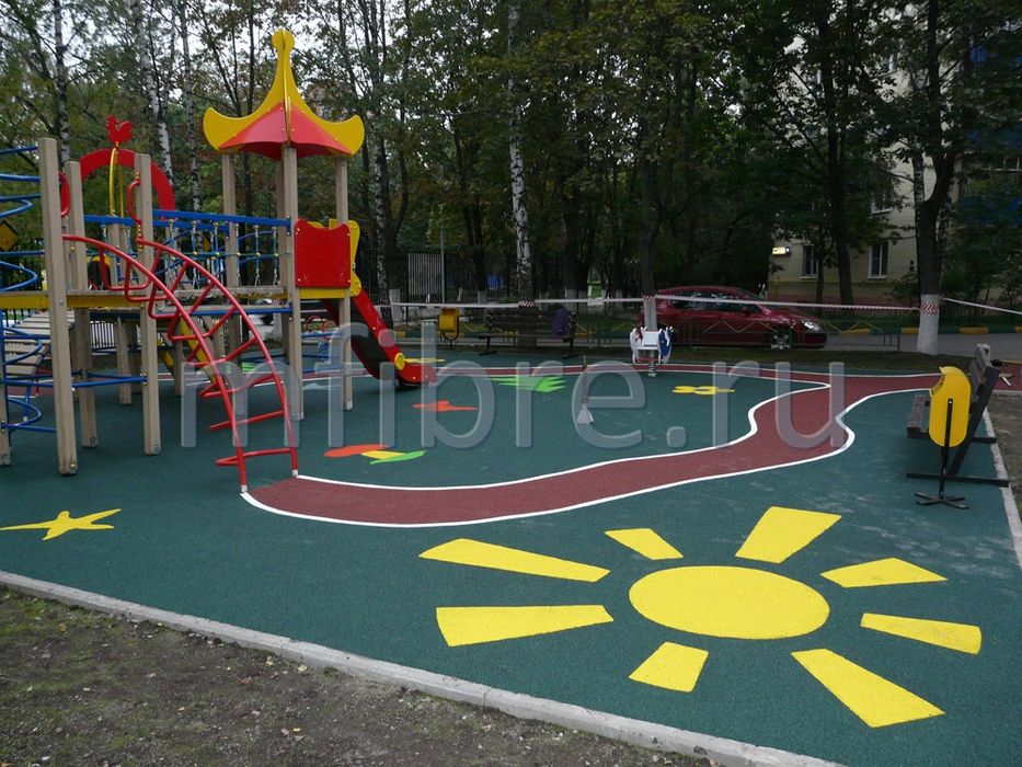 Укладка резиновой  крошки. Резиновая покрытие. Тартан договорная