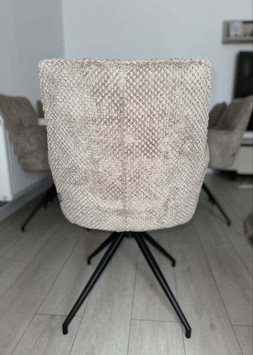 Vand 6 scaune rotative, ca noi