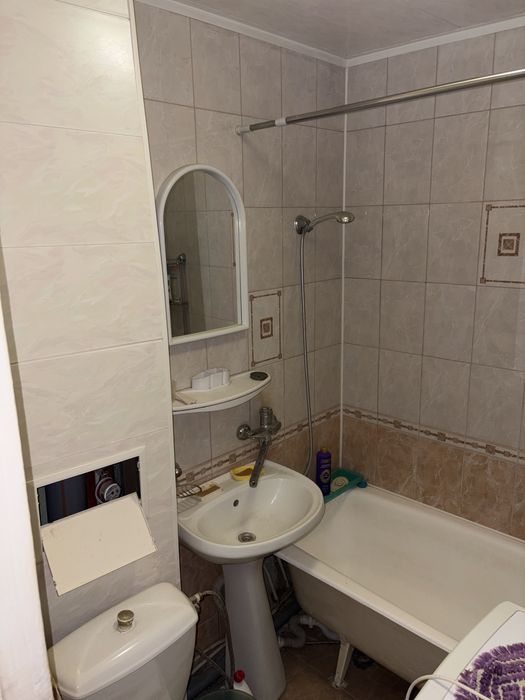 Продам квартиру Абая 8