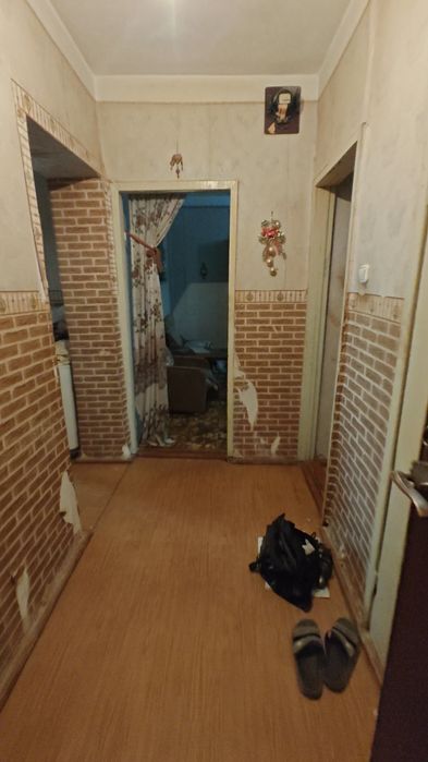 Продаётся квартира. 
3 мкр-н. Возле клиники Насафмед.
2 этаж 3х комнат