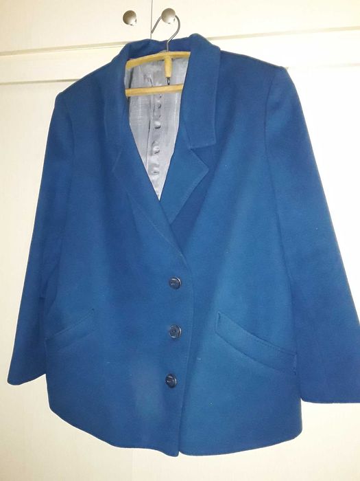 Пиджаки и костюмы женские 52 56 размеров в отличном состоянии.