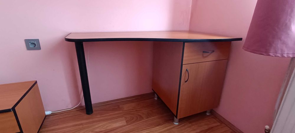 Mobilier camera tineret - pat, noptiera, birou, dulap