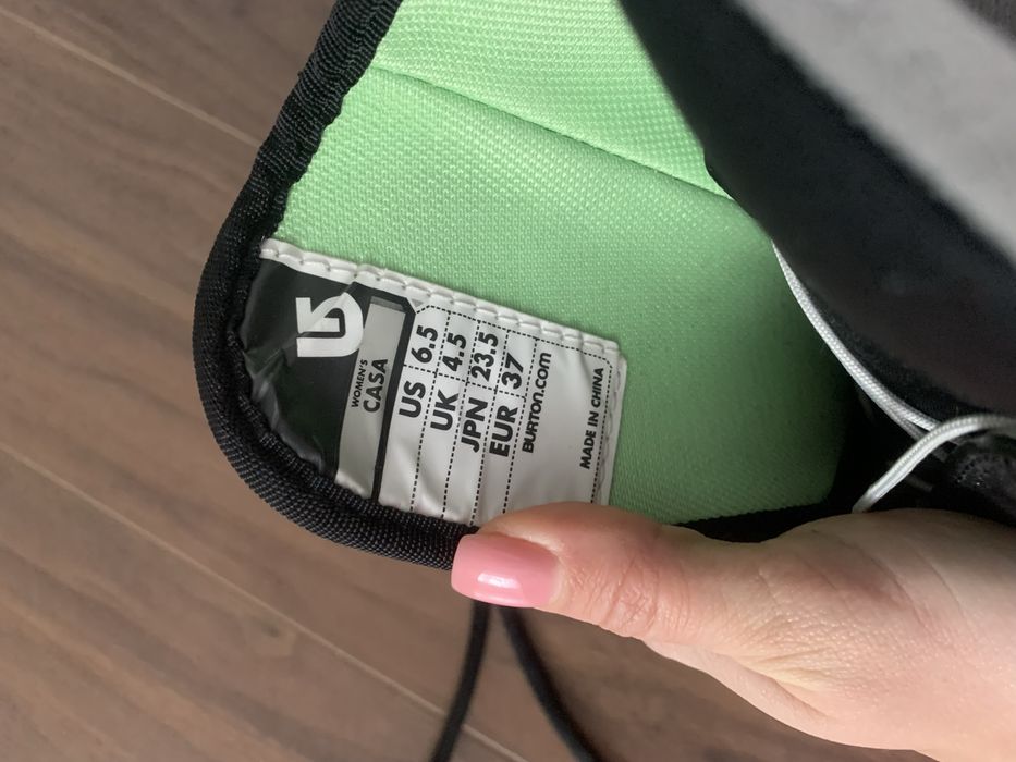 Boots burton marimea 37