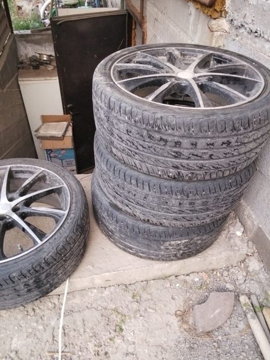 Продам шины с дисками срочно