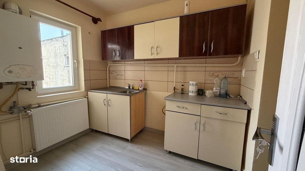 Apartament cu 3 camere decomandate, complet renovat,ultracentral Carei