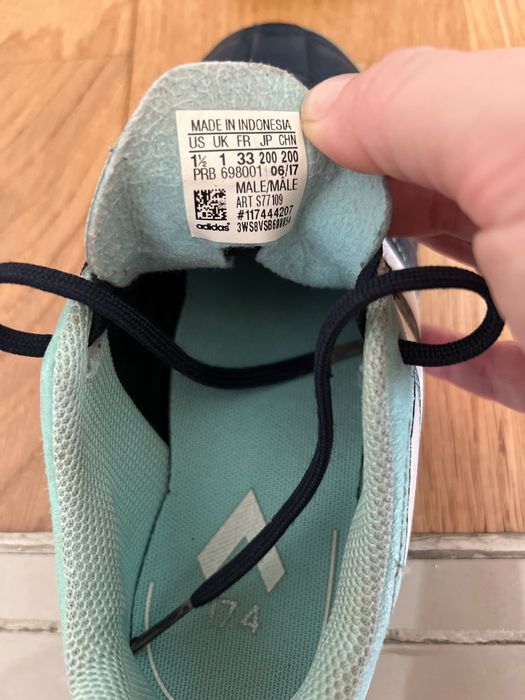 обувки за футбол Адидас 33 номер