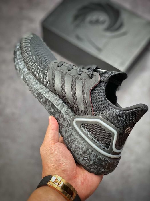 Мъжки маратонки ADIDAS ULTRABOOST 20 BOND 007  Оригинални  EU40