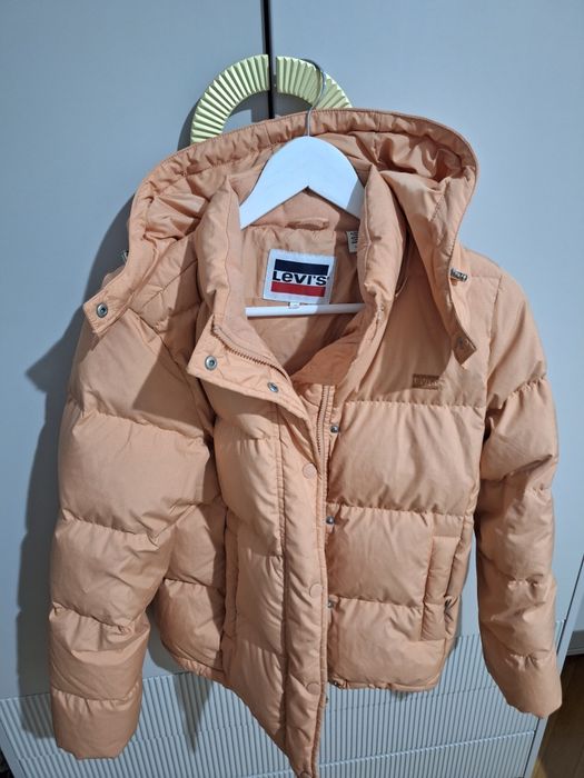 Vând geaca Levis